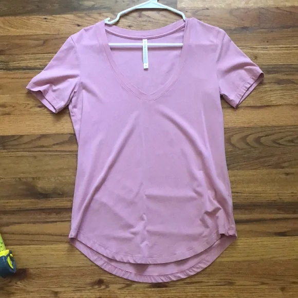 Aritzia, The Group by Babaton, Foundation V-Neck T-Shirt, pink, size XS - Picture 3 of 7